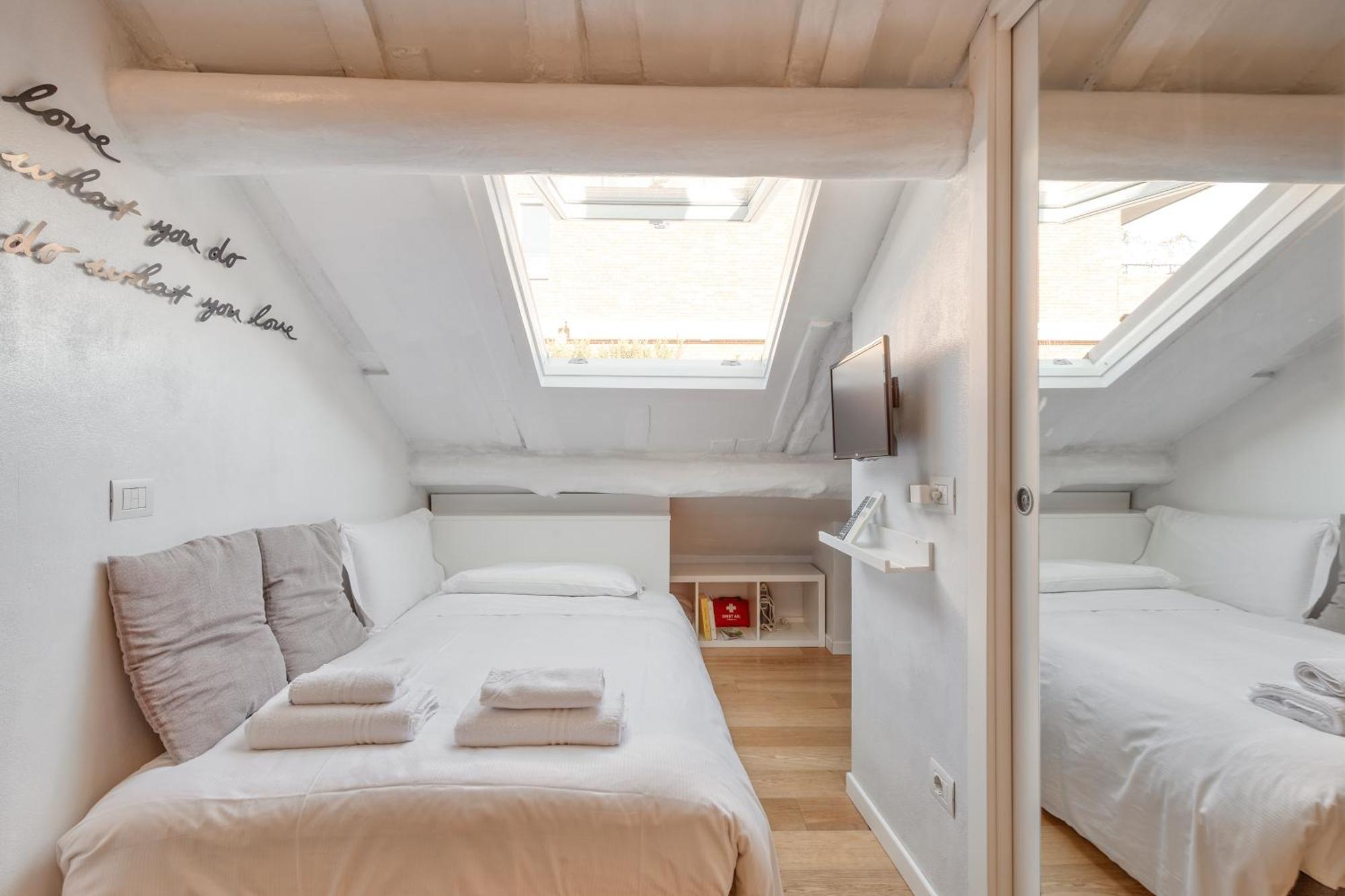 Bright Mini Studio In The Heart Of มิลาน ภายนอก รูปภาพ
